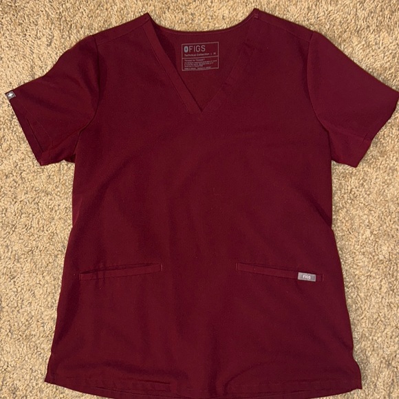 Figs Tops - EUC Figs Burgundy Casma Three-Pocket Scrub Top (M)